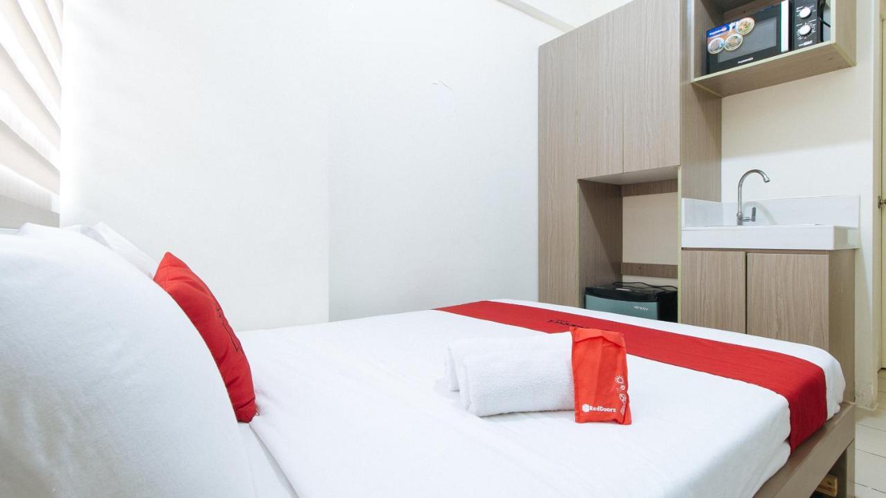 Reddoorz Plus @ Urban Deca Tower Edsa 2 Мандалуйонг Экстерьер фото