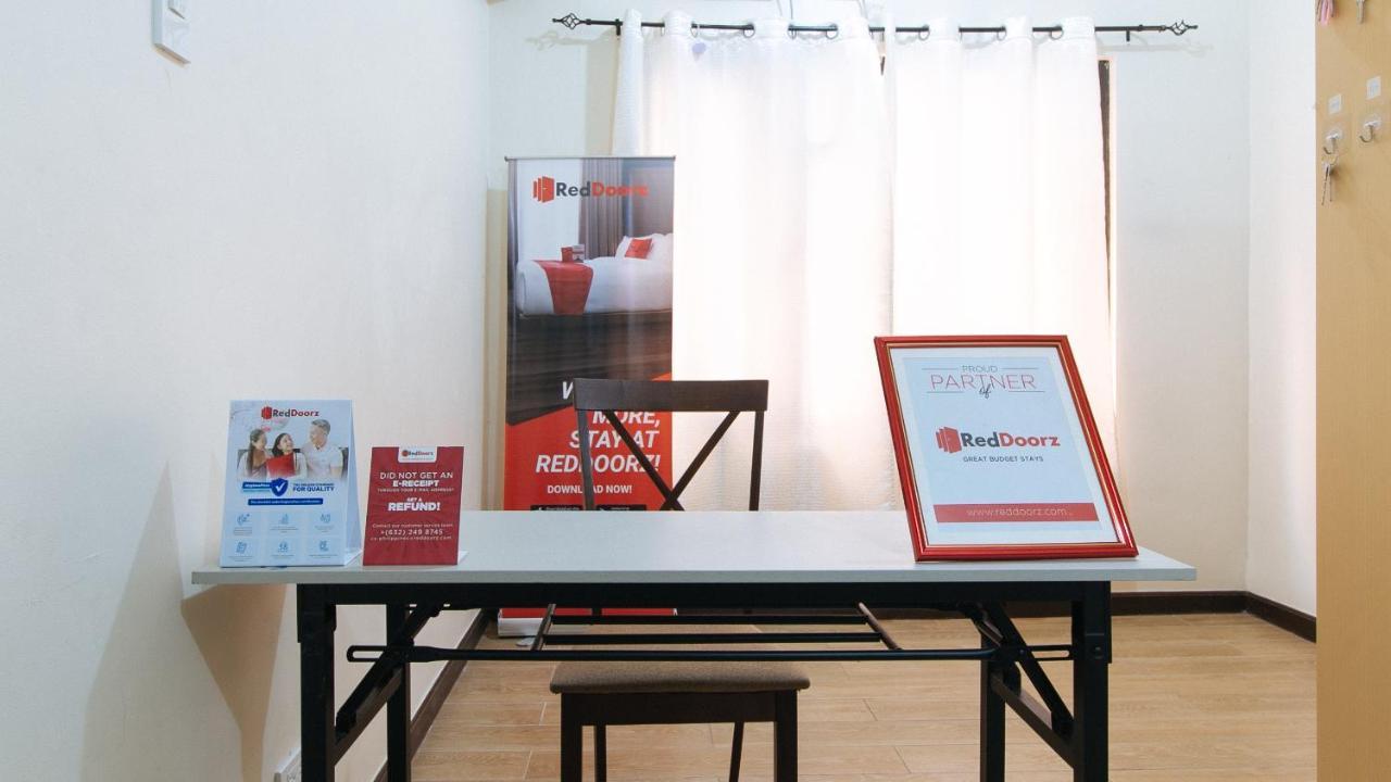Reddoorz Plus @ Urban Deca Tower Edsa 2 Мандалуйонг Экстерьер фото